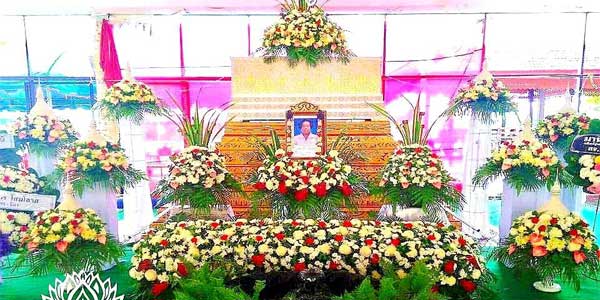 ดอกไม้หน้าหีบแบบสวน แบบที่ 52