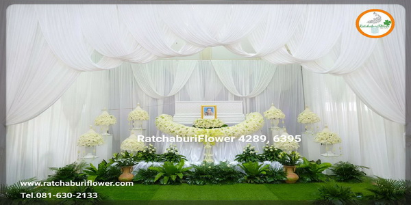 ดอกไม้งานศพสีขาว ดอกไม้หน้าศพสีขาว ดอกไม้หน้าหีบสีขาว สวนดอกไม้งานศพแบบพวงมาลัย ดอกไม้พิธีศพสวยหรู ดอกไม้หน้าเมรุ ราคาถูก แบบที่ 43