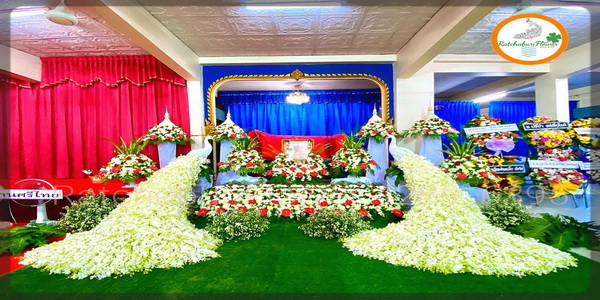 สวนดอกไม้งานศพ & ดอกไม้งานศพ ประดับนกยูง แบบที่ 14
