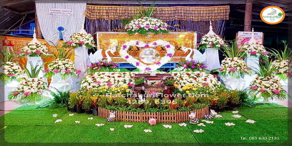 สวนดอกไม้หน้าศพ สวนประดับดอกไม้ในงานพิธีศพ สวนสวยๆพร้อมดอกไม้หน้าหีบ ดอกไม้งานศพสวยๆพร้อมสวนธรรมชาติ แบบที่ 32