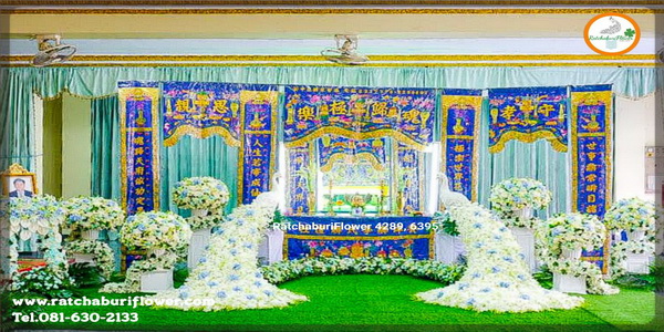 สวนดอกไม้หน้าศพ ดอกไม้งานศพนกยูง ดอกไม้หน้าศพสวยหรูพร้อมนกยูง จัดนกยูงงานศพ ดอกไม้หน้าหีบชุดนกยูง ดอกไม้พิธีศพนกยูง รูปแบบทันสมัย ราคาถูก แบบที่ 44