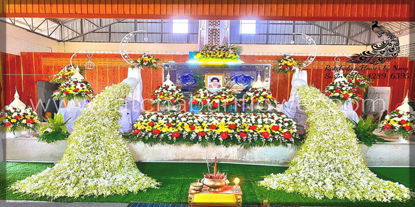 สวนดอกไม้หน้าศพ & ดอกไม้งานศพ ประดับนกยูง แบบที่ 9