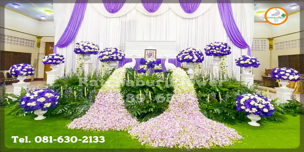 สวนดอกไม้หน้าศพนกยูง สวนประดับนกยูงดอกไม้สด ดอกไม้งานศพแบบสวน ดอกไม้หน้าศพแบบสวนนกยูง ดอกไม้งานศพนกยูงแบบสวนสวยๆ ดอกไม้หน้าเมรุ แบบที่ 11