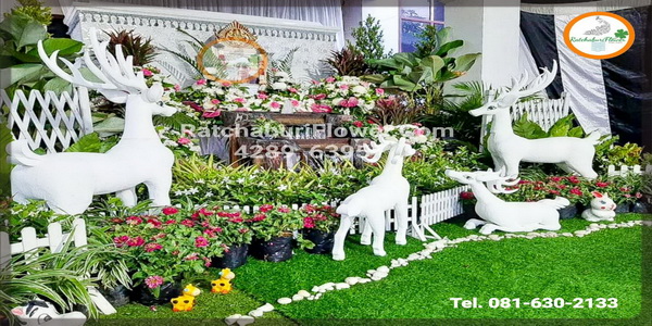 สวนดอกไม้หน้าศพ ดอกไม้งานศพและสวนสวยๆ สวนประดับดอกไม้หน้าหีบศพ สวนธรรมชาติหน้าศพ สวนสวยๆในงานศพ ดอกไม้หน้าหีบแบบสวน สวนดอกไม้ในพิธีศพ แบบที่ 30