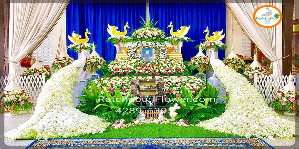 สวนดอกไม้หน้าศพ & จัดดอกไม้งานศพ ประดับนกยูง แบบที่ 23
