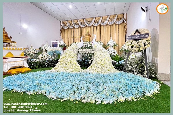 สวนดอกไม้หน้าศพ ดอกไม้งานศพรูปแบบทันสมัย ดอกไม้หน้าศพสวยหรู ดอกไม้หน้าหีบโมเดิร์น ดอกไม้ประดับงานศพสวยๆ จัดงานศพแบบนกยูง จัดงานศพแบบสมัยใหม่ หีบศพ 2