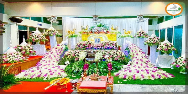 สวนดอกไม้หน้าศพ รับจัดดอกไม้งานศพ จัดสวนหน้าศพ รับจัดดอกไม้หน้าศพ ประดับนกยูง สวยงาม แบบที่ 26